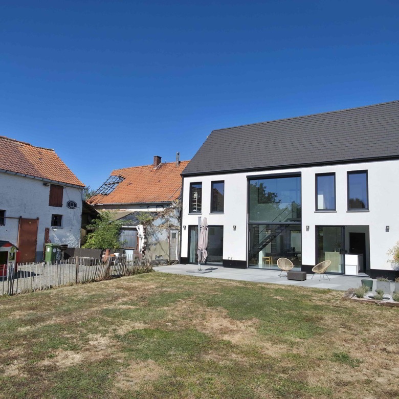 Enorm lichtrijke en energiezuinige woning met uitzonderlijk potentieel!
