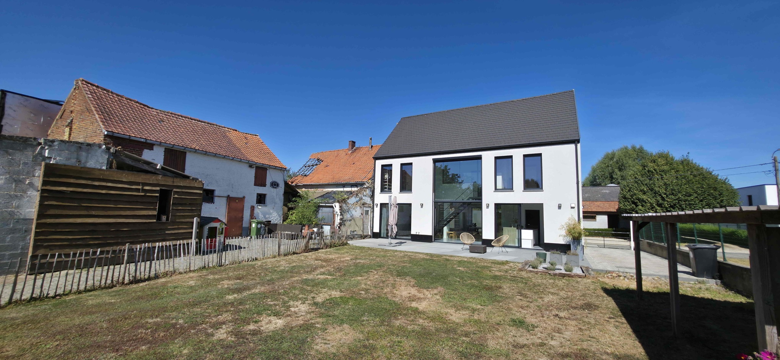 Enorm lichtrijke en energiezuinige woning met uitzonderlijk potentieel!