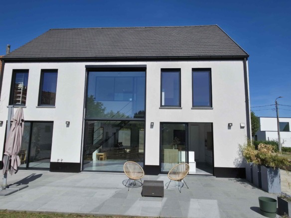 Enorm lichtrijke en energiezuinige woning met uitzonderlijk potentieel!