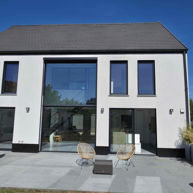 Enorm lichtrijke en energiezuinige woning met uitzonderlijk potentieel!