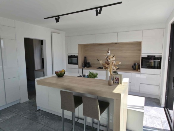 Enorm lichtrijke en energiezuinige woning met uitzonderlijk potentieel!