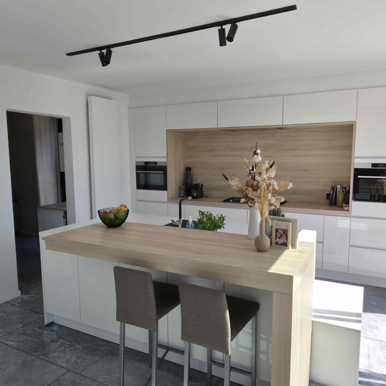 Enorm lichtrijke en energiezuinige woning met uitzonderlijk potentieel!