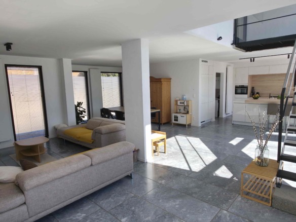 Enorm lichtrijke en energiezuinige woning met uitzonderlijk potentieel!