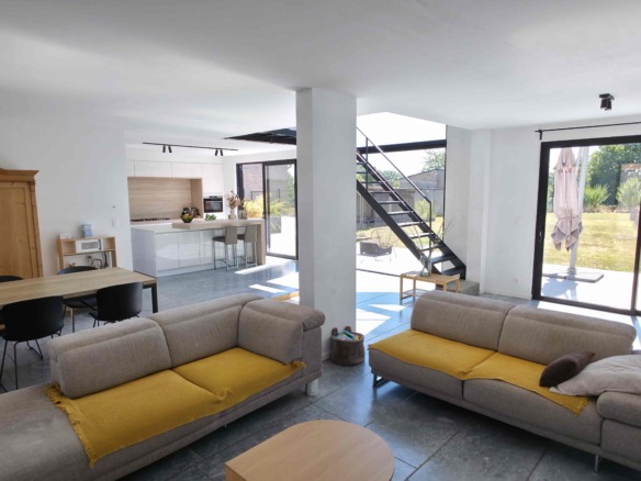 Enorm lichtrijke en energiezuinige woning met uitzonderlijk potentieel!