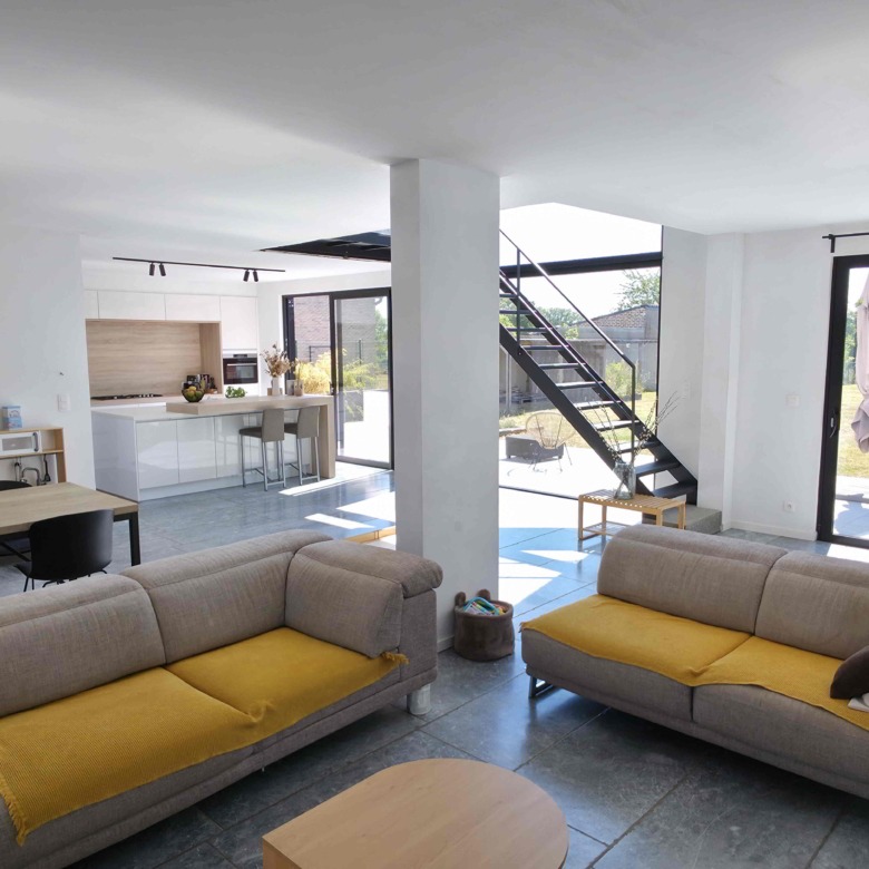 Enorm lichtrijke en energiezuinige woning met uitzonderlijk potentieel!
