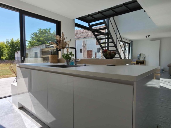 Enorm lichtrijke en energiezuinige woning met uitzonderlijk potentieel!