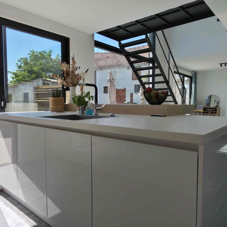 Enorm lichtrijke en energiezuinige woning met uitzonderlijk potentieel!