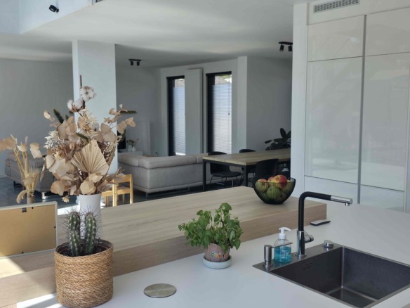 Enorm lichtrijke en energiezuinige woning met uitzonderlijk potentieel!