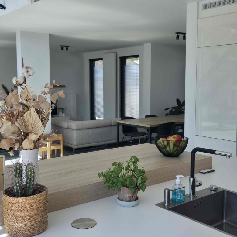 Enorm lichtrijke en energiezuinige woning met uitzonderlijk potentieel!