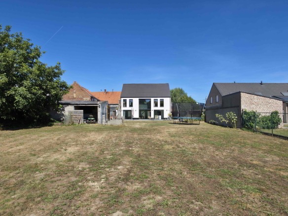 Enorm lichtrijke en energiezuinige woning met uitzonderlijk potentieel!
