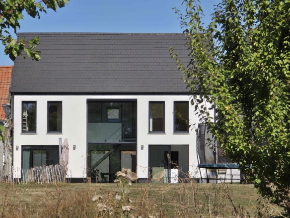 Enorm lichtrijke en energiezuinige woning met uitzonderlijk potentieel!