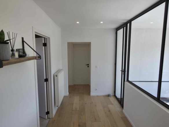Enorm lichtrijke en energiezuinige woning met uitzonderlijk potentieel!