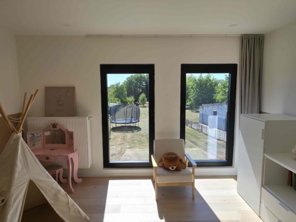 Enorm lichtrijke en energiezuinige woning met uitzonderlijk potentieel!