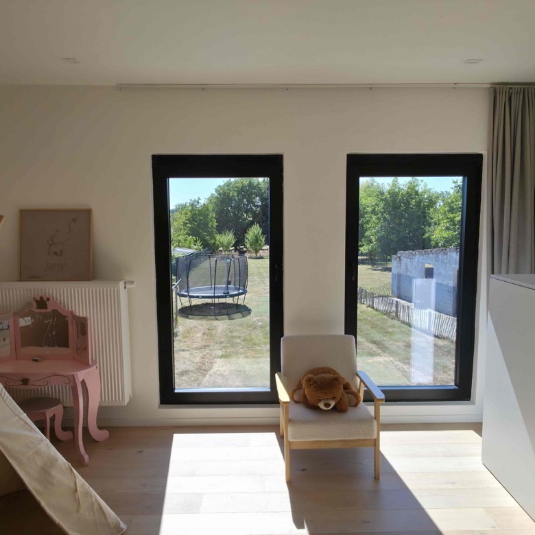 Enorm lichtrijke en energiezuinige woning met uitzonderlijk potentieel!