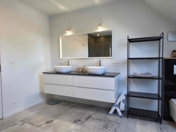 Enorm lichtrijke en energiezuinige woning met uitzonderlijk potentieel!