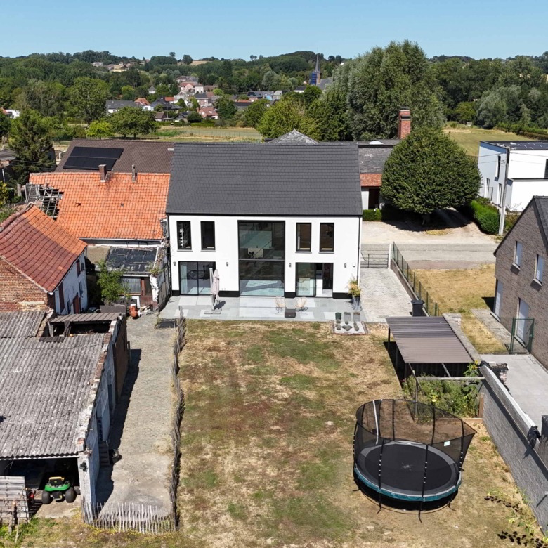 Enorm lichtrijke en energiezuinige woning met uitzonderlijk potentieel!