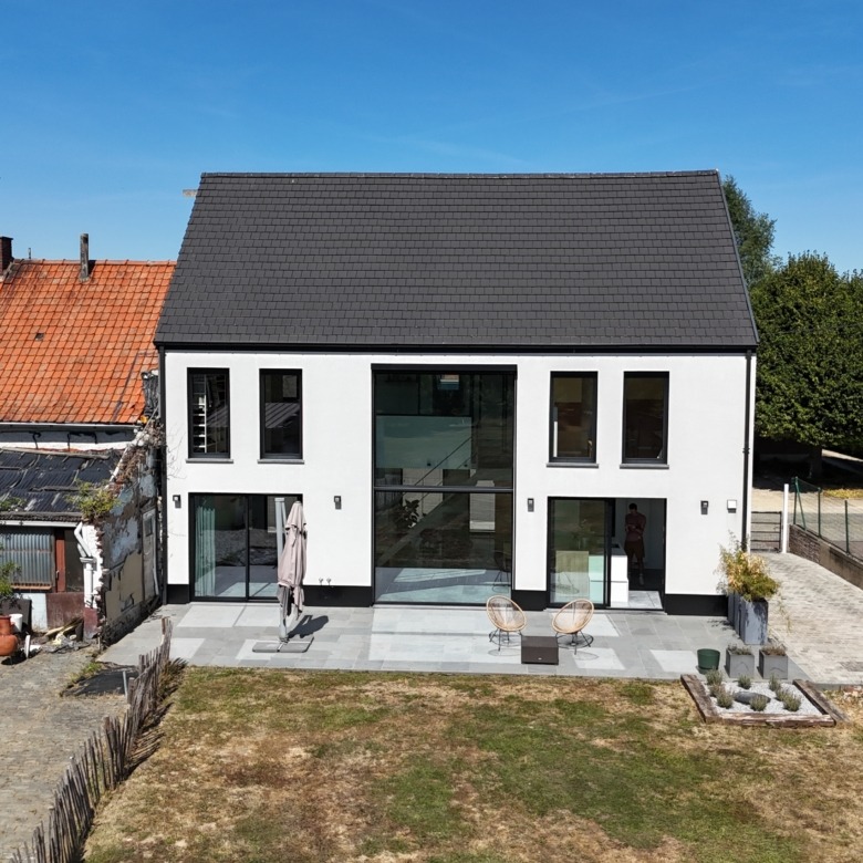 Enorm lichtrijke en energiezuinige woning met uitzonderlijk potentieel!